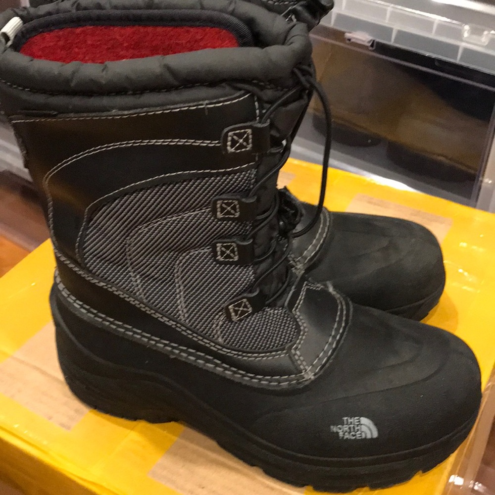 Great condition north face snow boots